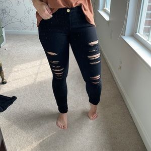 Frame Denim- Distressed Skinny